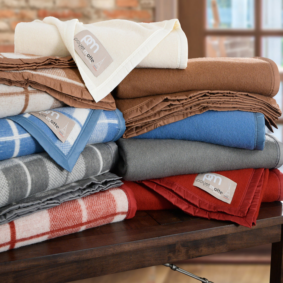 Poyet Motte Rivoli/Elysee 400GSM Mid-Weight 100% Virgin Wool Blanket, Red/Natural